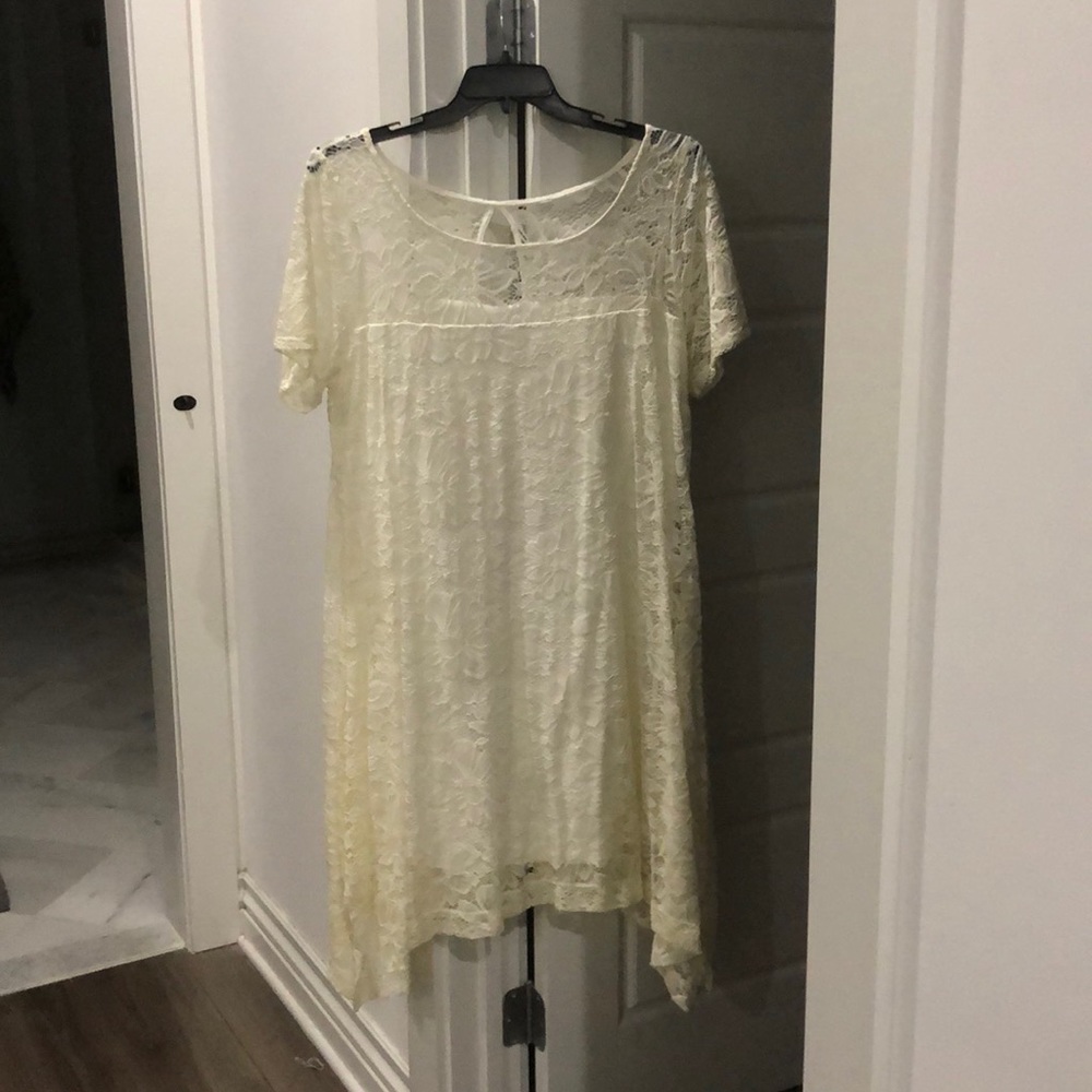 Womens 1x white lace stretch dress